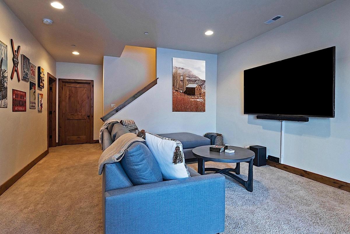 Popular attractions Area Nearby Property